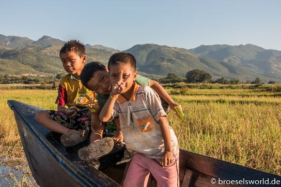 Kinder, Inle Lake, Myanmar