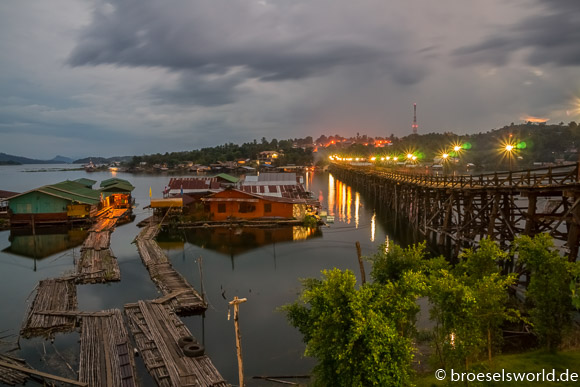 Abenddmmerung in Songkhla Buri, Thailand